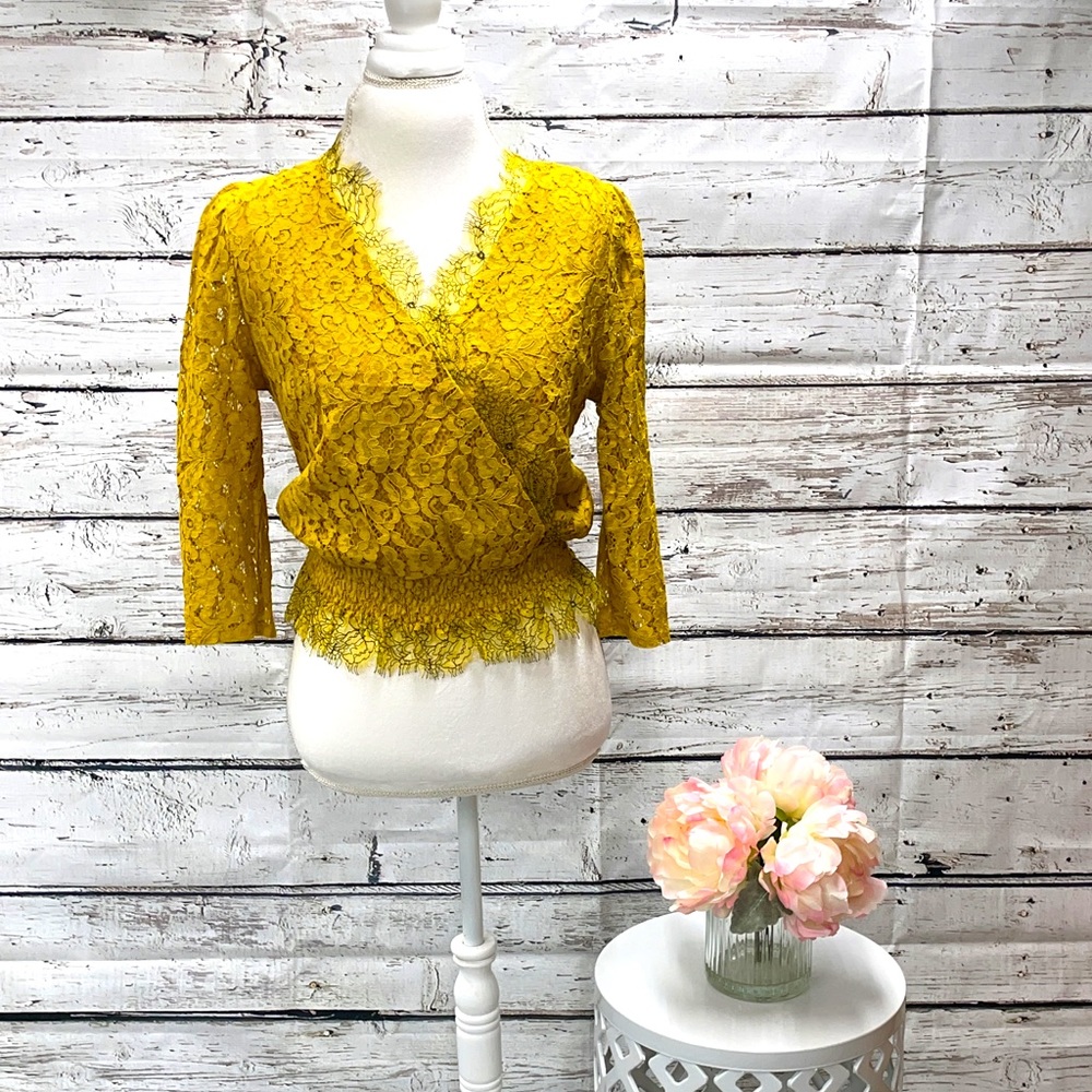 Hazel Brand Lace Top NWOT 😍